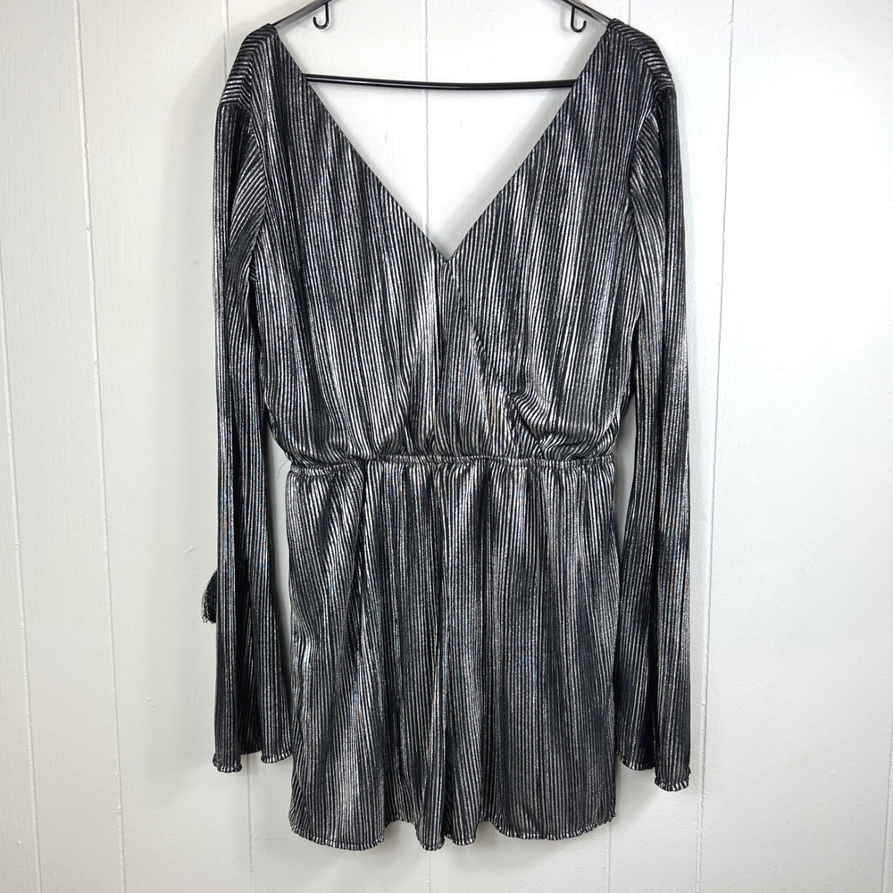 Gianni Bini Metallic Pleated Romper Size L Black Silver Long Sleeve Romper